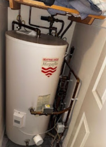 Hot water cylinder